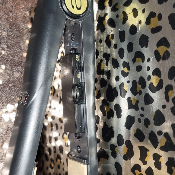 🌞Andis Multi heat ceramic straightener - Picture 3 of 3